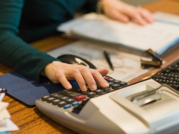 Почему бухгалтерское обслуживание выгоднее штатного бухгалтера