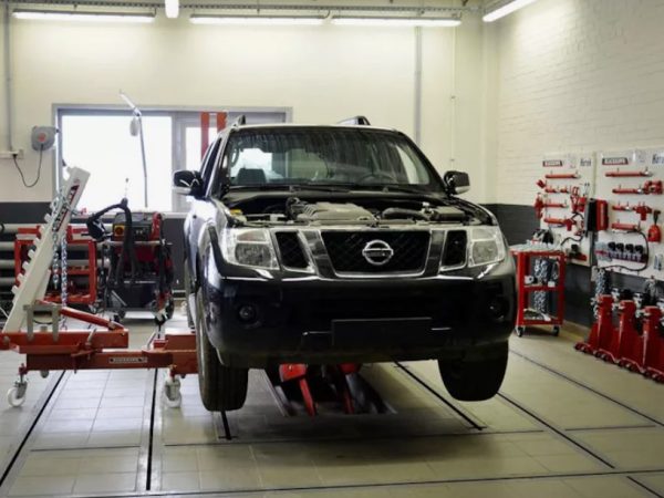 Почему автовладельцы выбирают СТО Ниссан, а не универсальные автосервисы