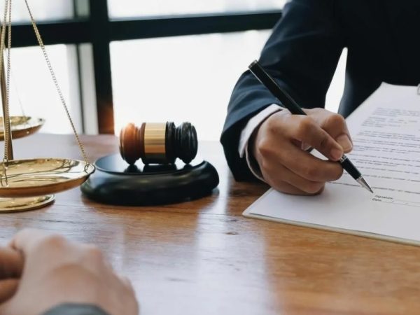 Услуги по представительству в суде для физических лиц: когда без юриста не обойтись